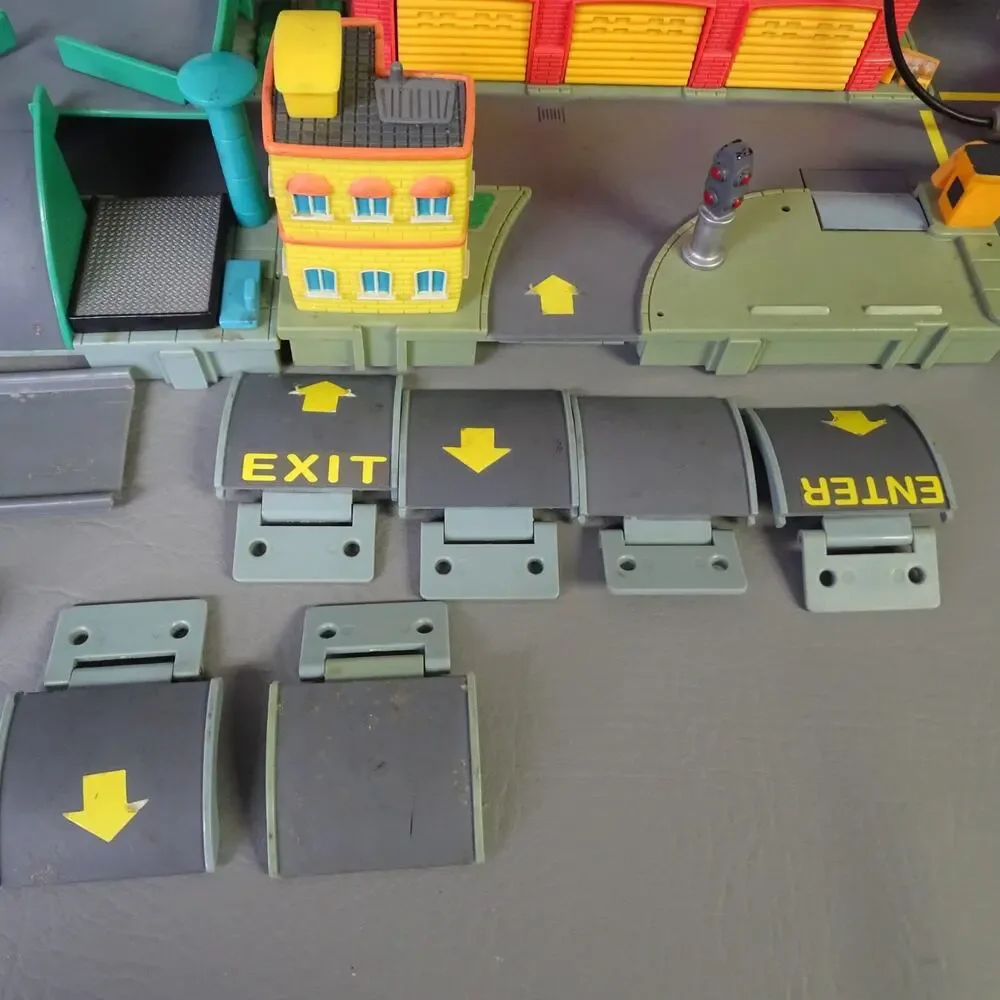 Phat Boyz City Phast Police Station Fire Station Play Set READ